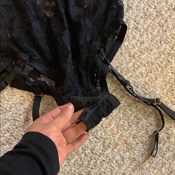 Floral gorgeous lace teddy - Picture 5 of 6